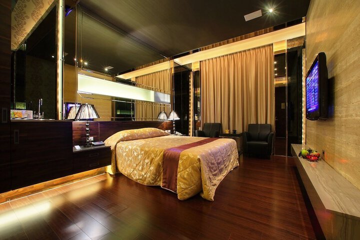 Room 28 of 33