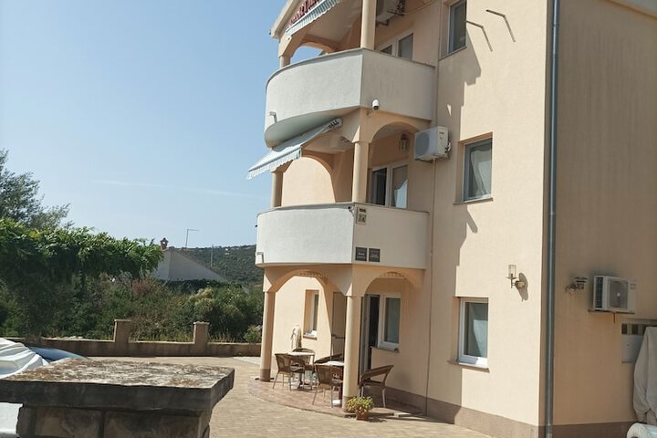 Hotel Exterior 43 of 51