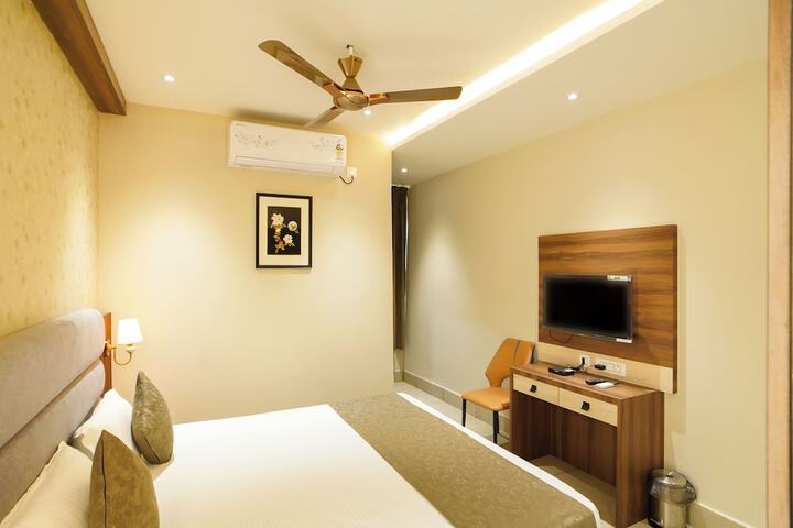 Room 28 of 83