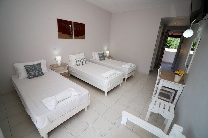 Room 6 of 37