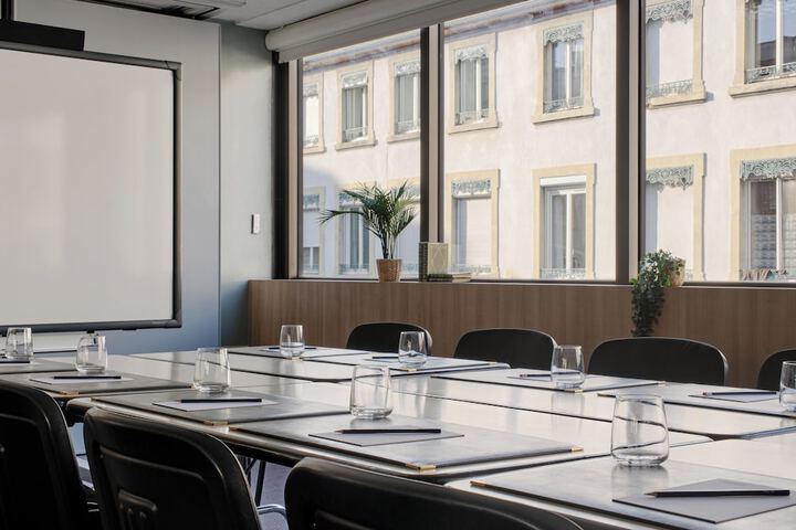 Business Center 82 of 96