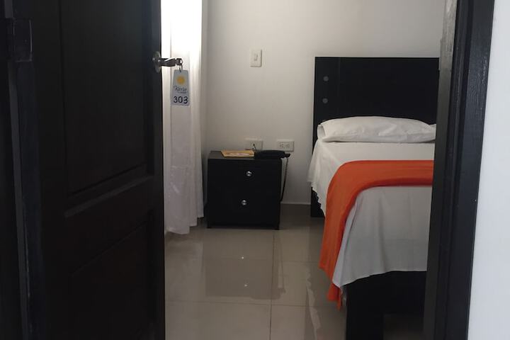 Room 6 of 28
