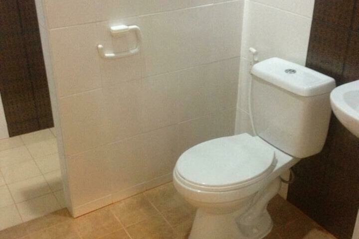 Room 5 of 9