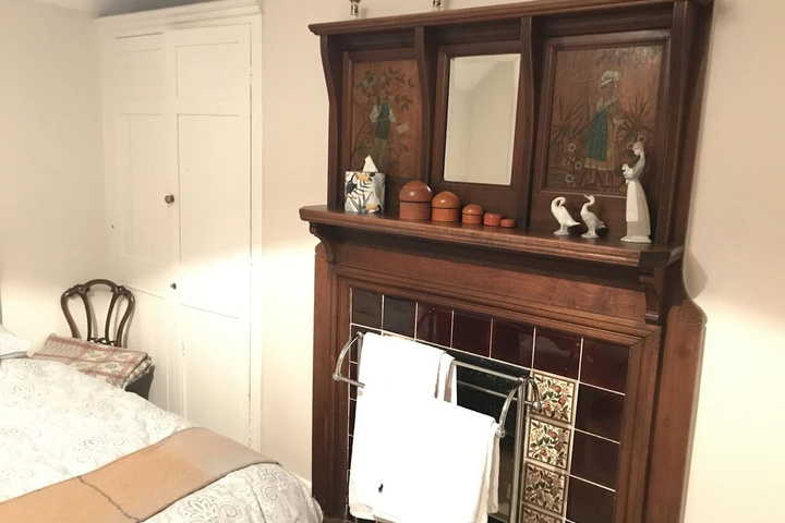 Room 2 of 18