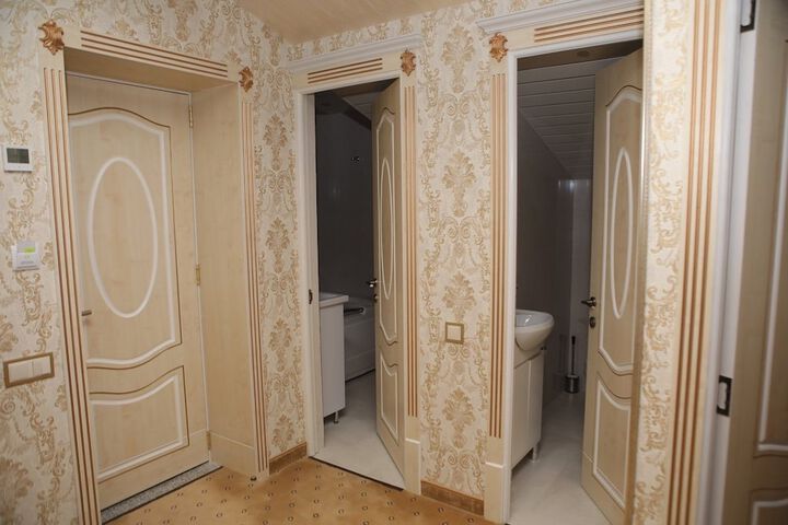 Room 11 of 42