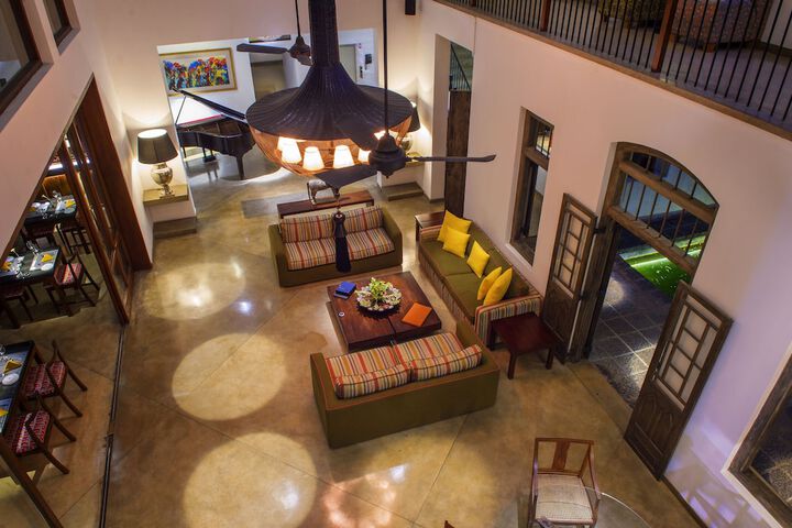Entrance & Lobby