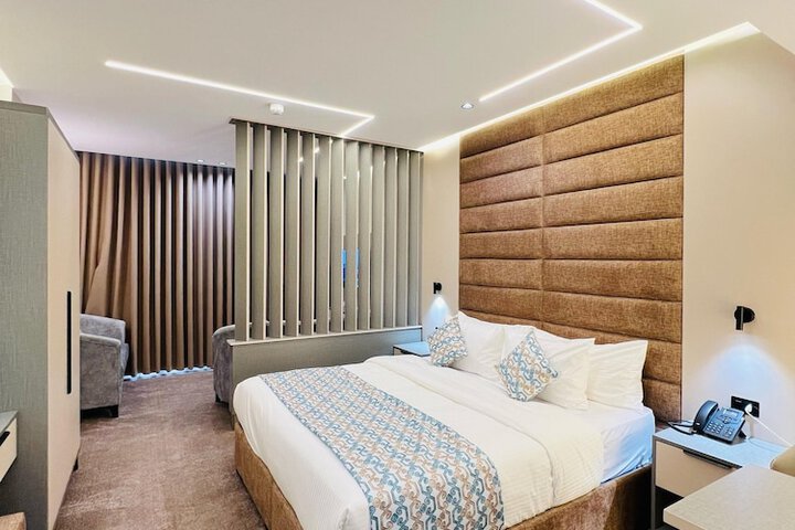 Room 2 of 28