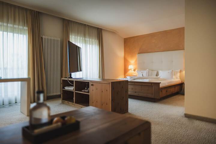 Room 6 of 136