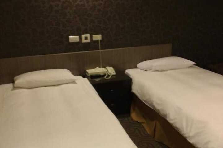 Room 37 of 73