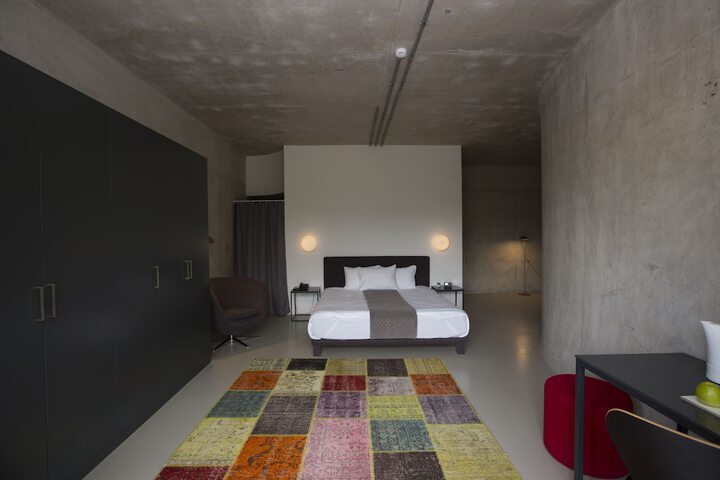 Room 6 of 67