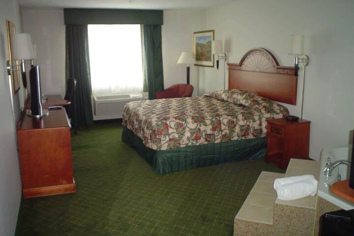 1 King Bed (9 of 9)