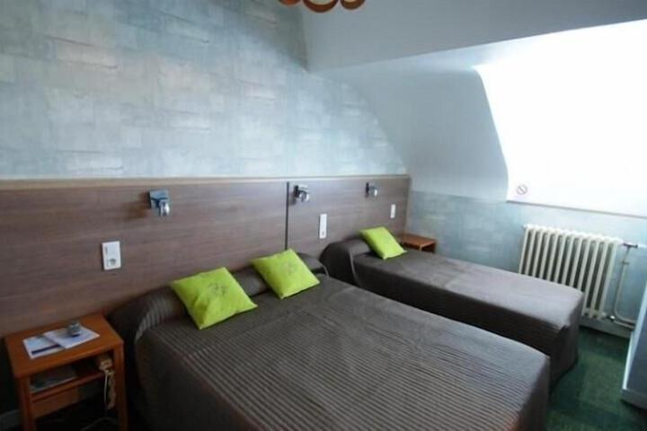 Room 10 of 20