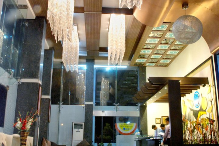 Entrance & Lobby