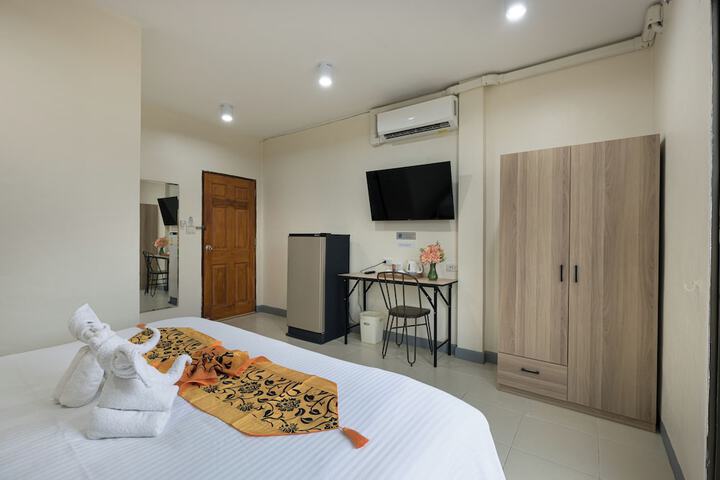 Room 12 of 27