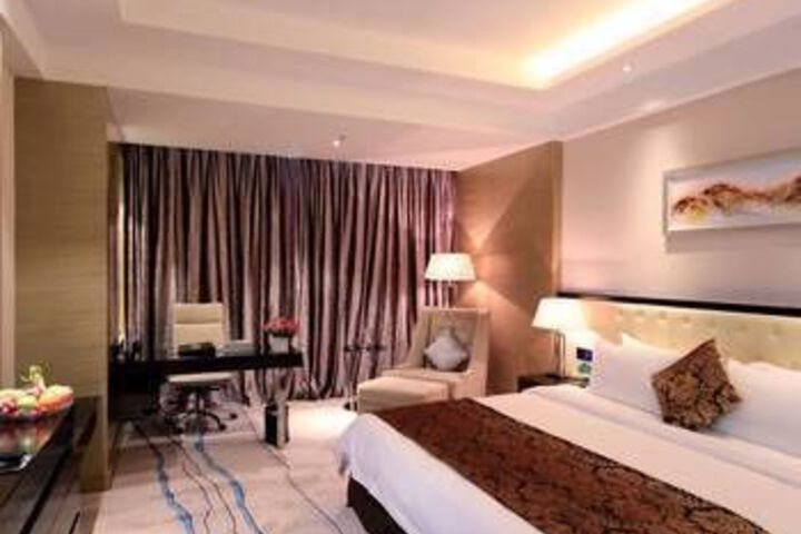 Room 5 of 8