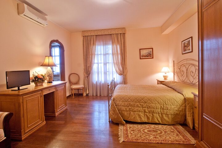 Room 14 of 94