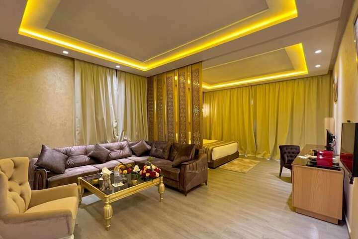 Room 10 of 37