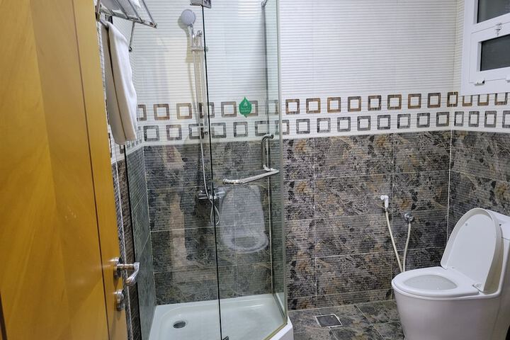 Room 8 of 9