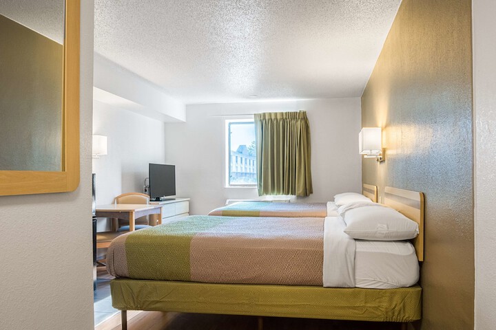 2 Double Beds (5 of 7)