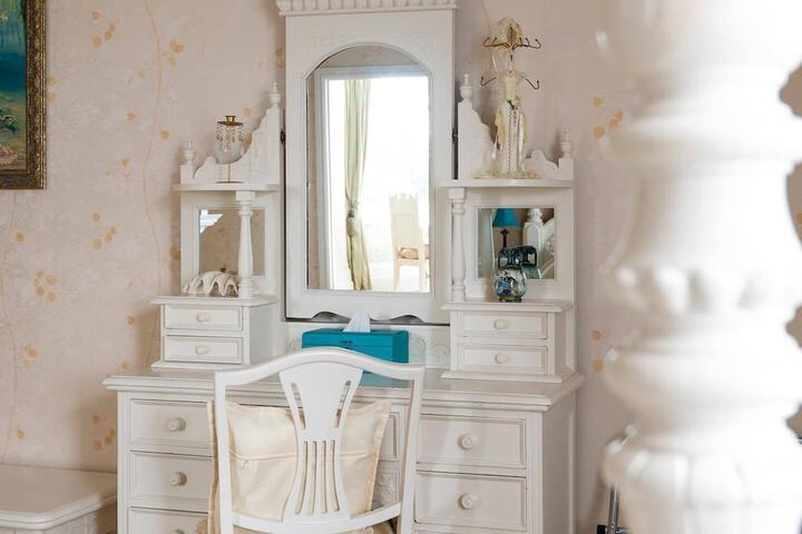 Room 2 of 229