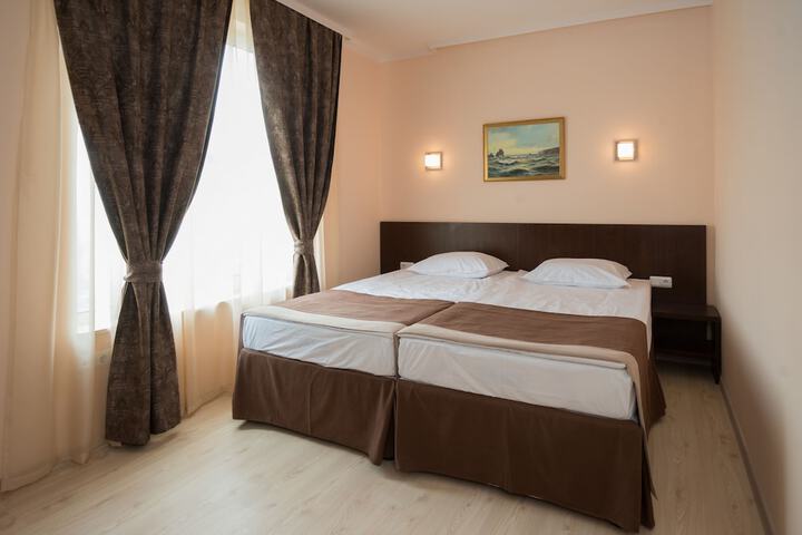 Room 10 of 81