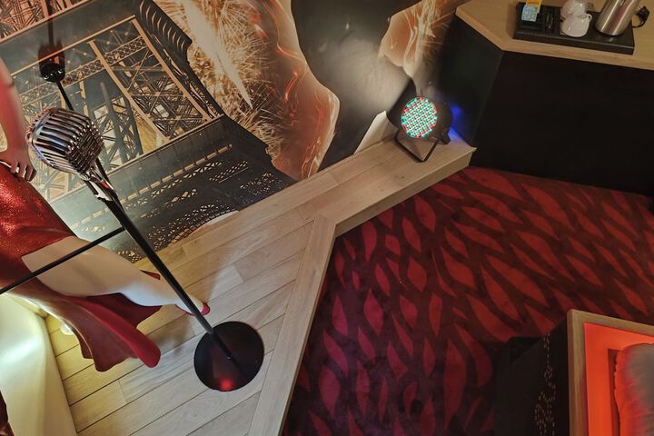 Room 30 of 53