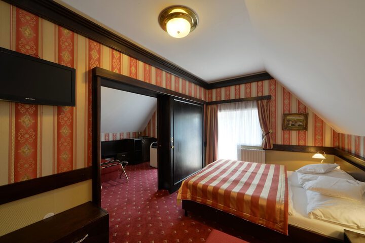 Room 27 of 145