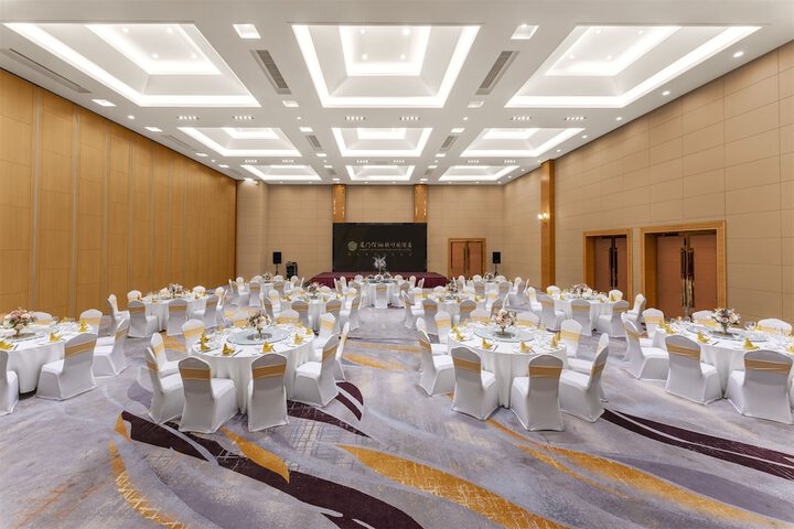 Ballroom/Hall 61 of 82
