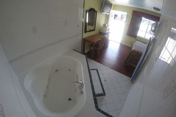Hot Tub 45 of 68