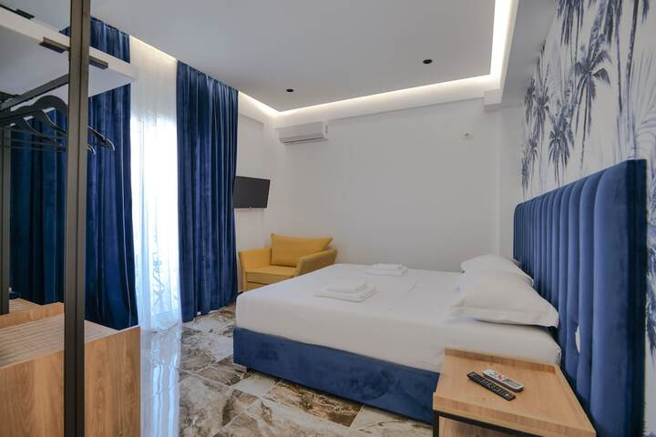 Room 9 of 105