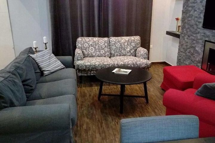Room 11 of 18