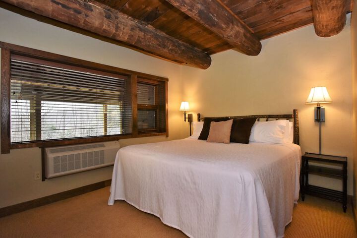 1 Bedroom Mountain Deluxe Villa King Bed Sofa (58 of 108)