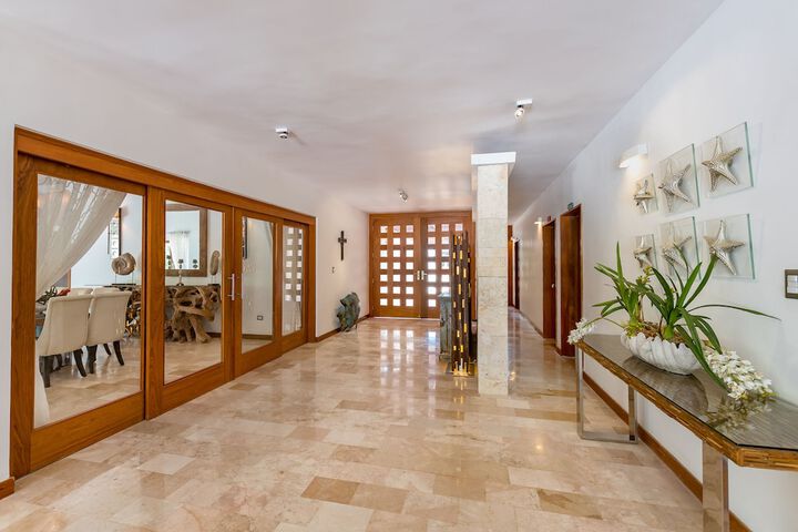 Hotel Interior 70 of 89