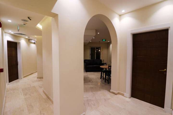 Ballroom/Hall 27 of 34