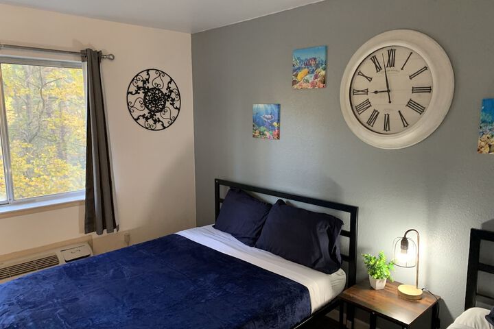 1 Queen Bed (69 of 103)