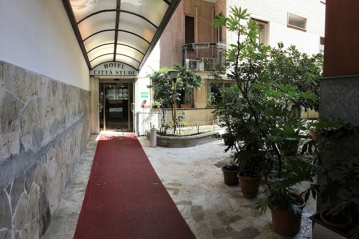 Hotel 74 of 77