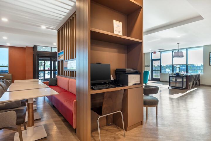 Business Center 34 of 38