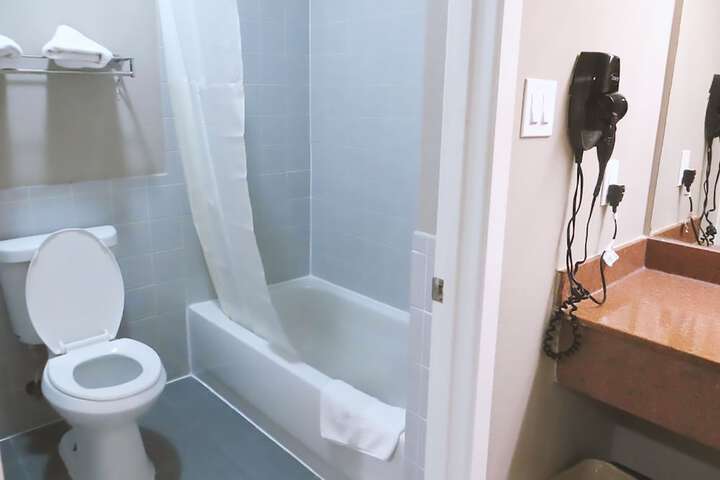 Room 14 of 21