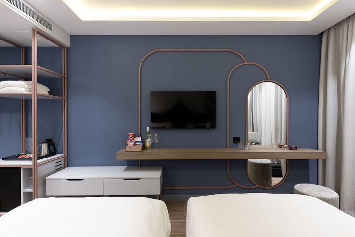Room 4 of 69