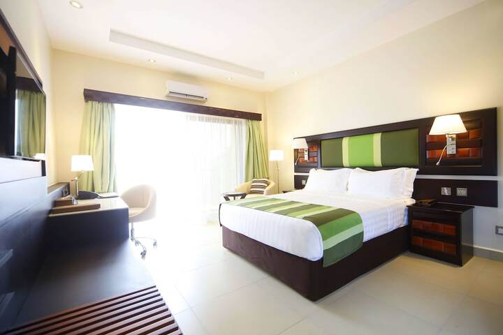 Room 28 of 74