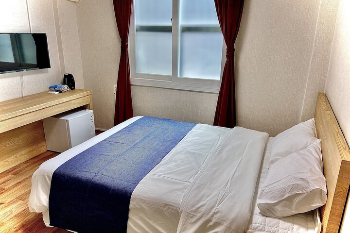 Room 6 of 19