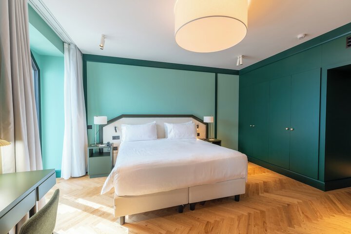 Room 8 of 88