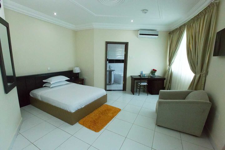 Room 10 of 19