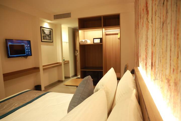 Room 4 of 24