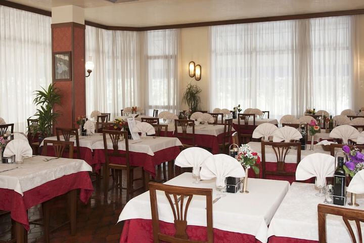 Dining Photos