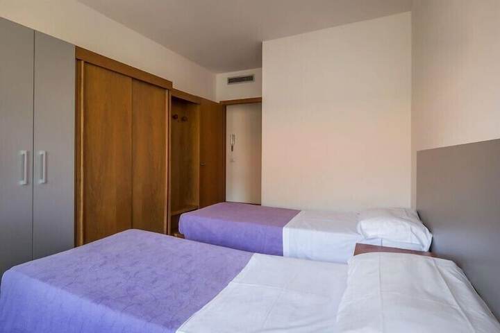 Room 3 of 10