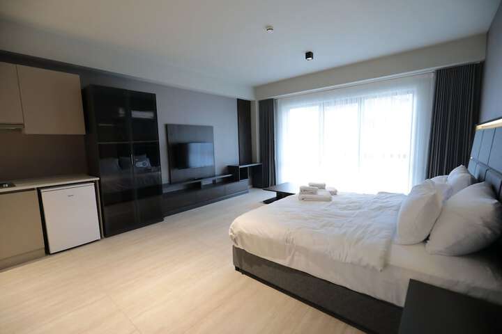 Room 8 of 42