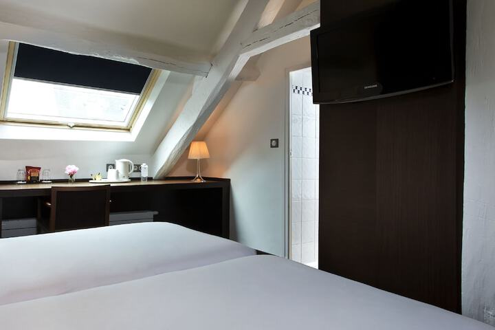 Room 10 of 74