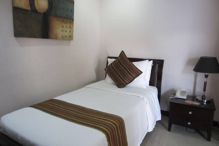 Room 13 of 42