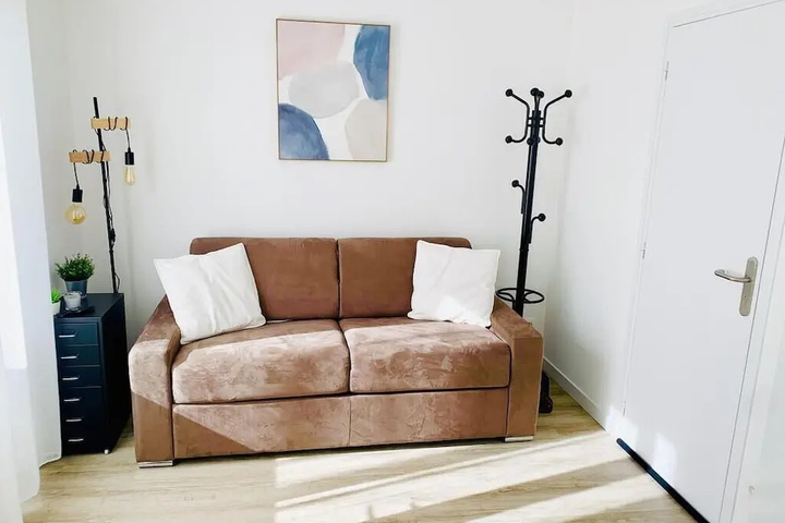 Room 2 of 11